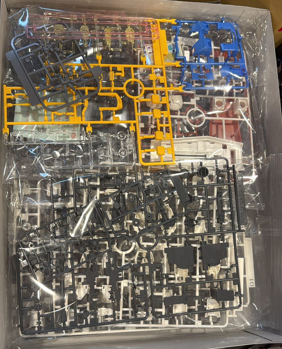 Bandai Hobby MG The Origin RX-78-2 Gundam (2015) 1/100 (Damaged Box, runner perfect condition)