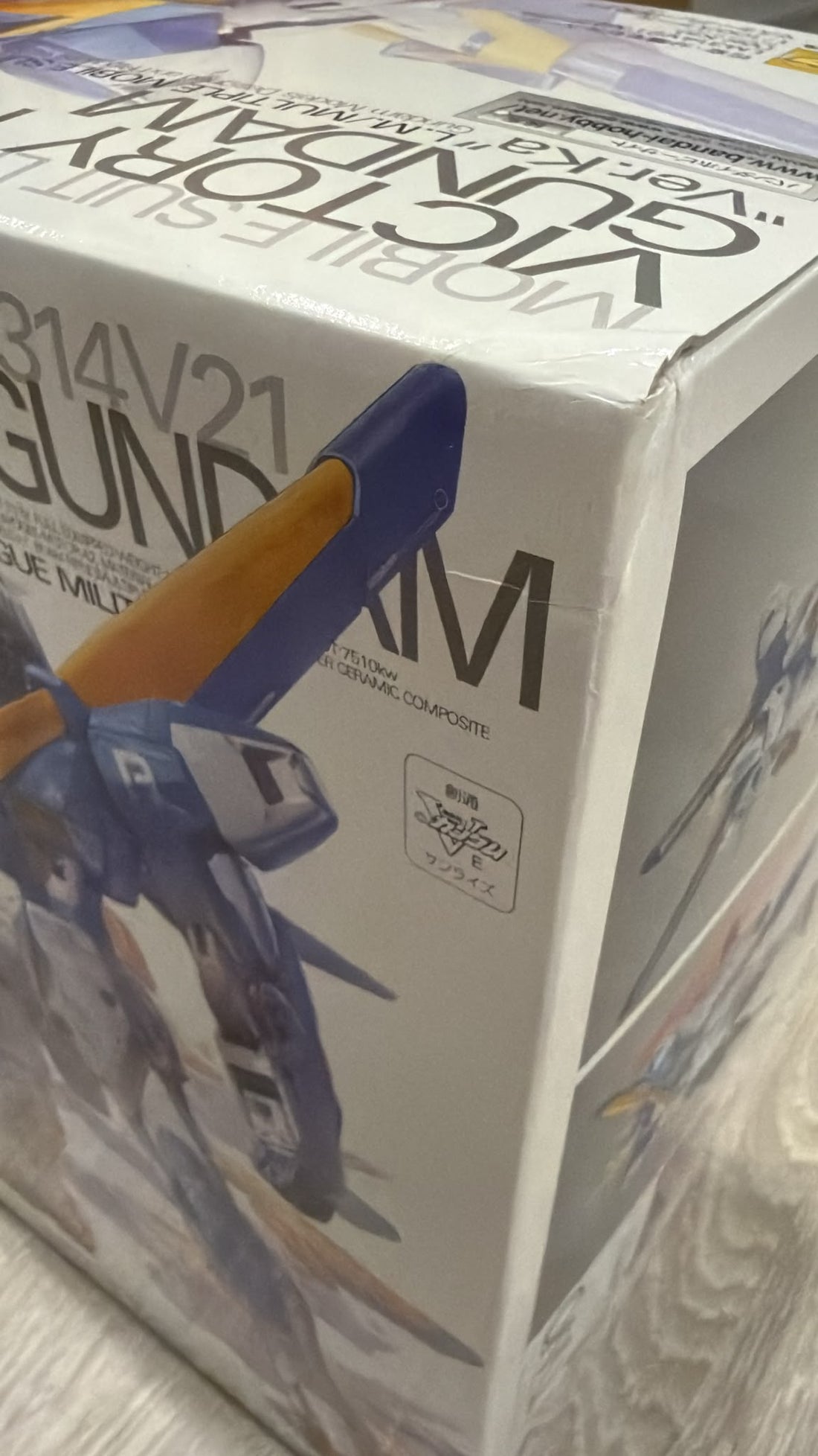Bandai Hobby MG Victory Two Gundam (Ver. Ka) (2013) 1/100 (Slightly Damaged Box, runner perfect condition)