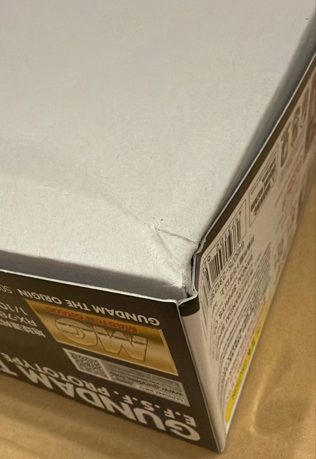 Bandai Hobby MG The Origin RX-78-2 Gundam (2015) 1/100 (Damaged Box, runner perfect condition)